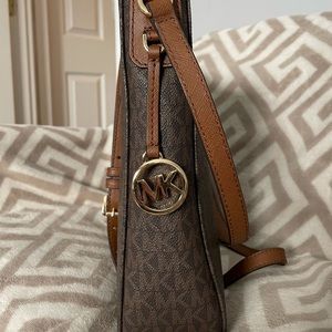 Michael Kors Jet Set Cross Body bag